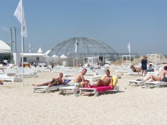 Începe sarabanda petrecerilor de pe litoral; Radu Mazăre şi Loredana lansează imnul staţiunii Mamaia